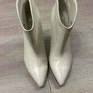 Women cream shoe boots.
